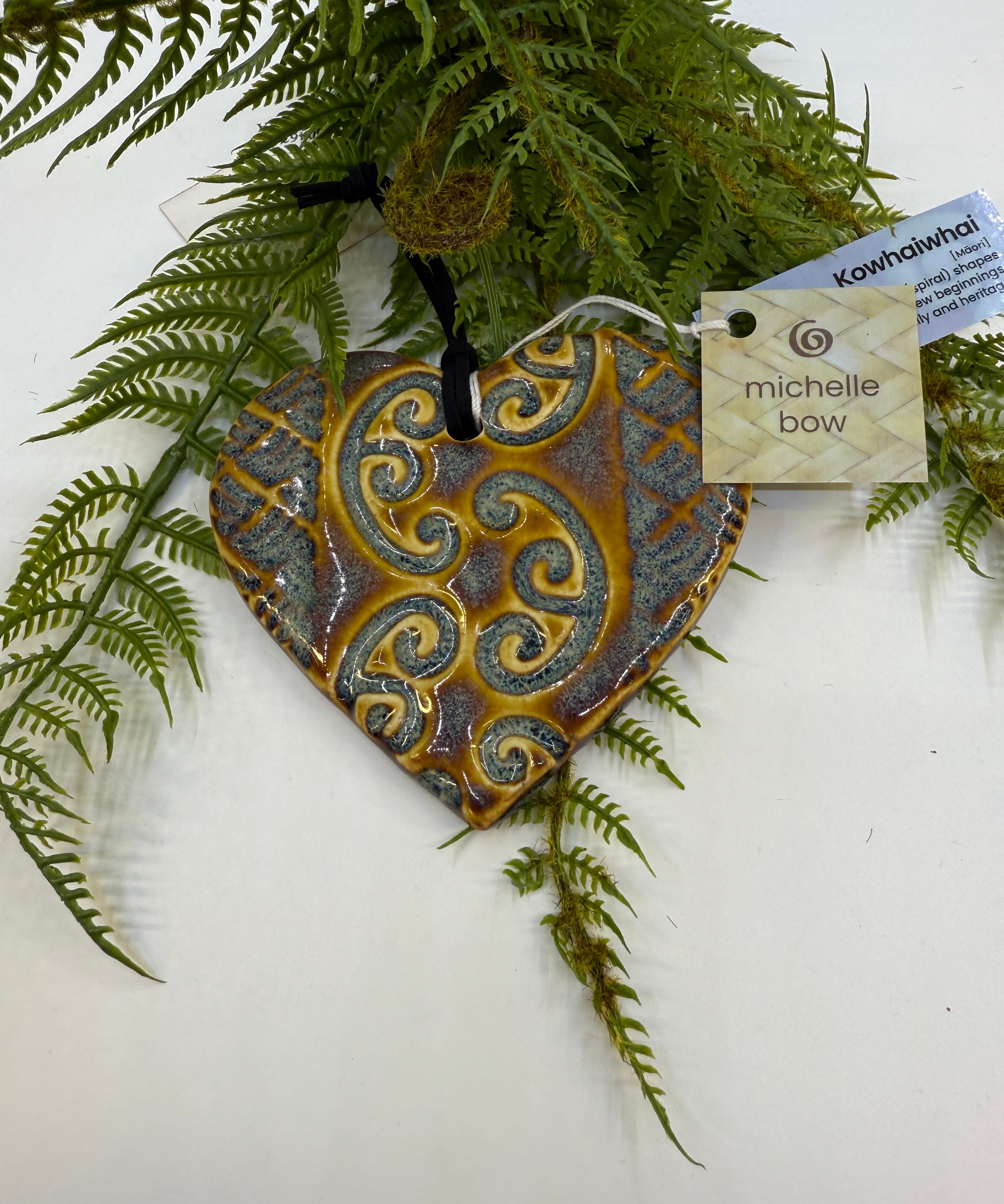 Ceramic Kōwhaiwhai Swing Heart Decoration