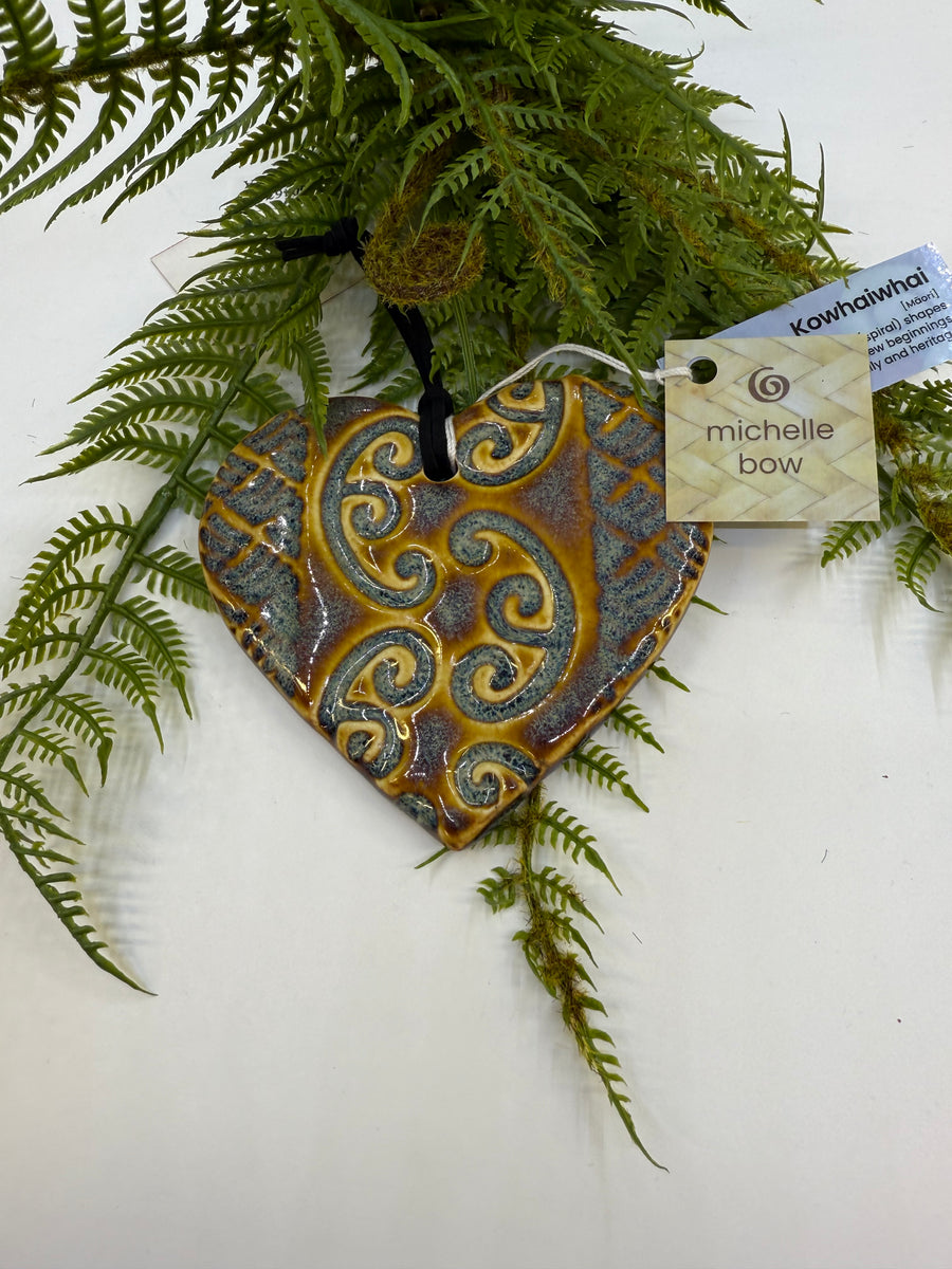 Ceramic Kōwhaiwhai Swing Heart Decoration