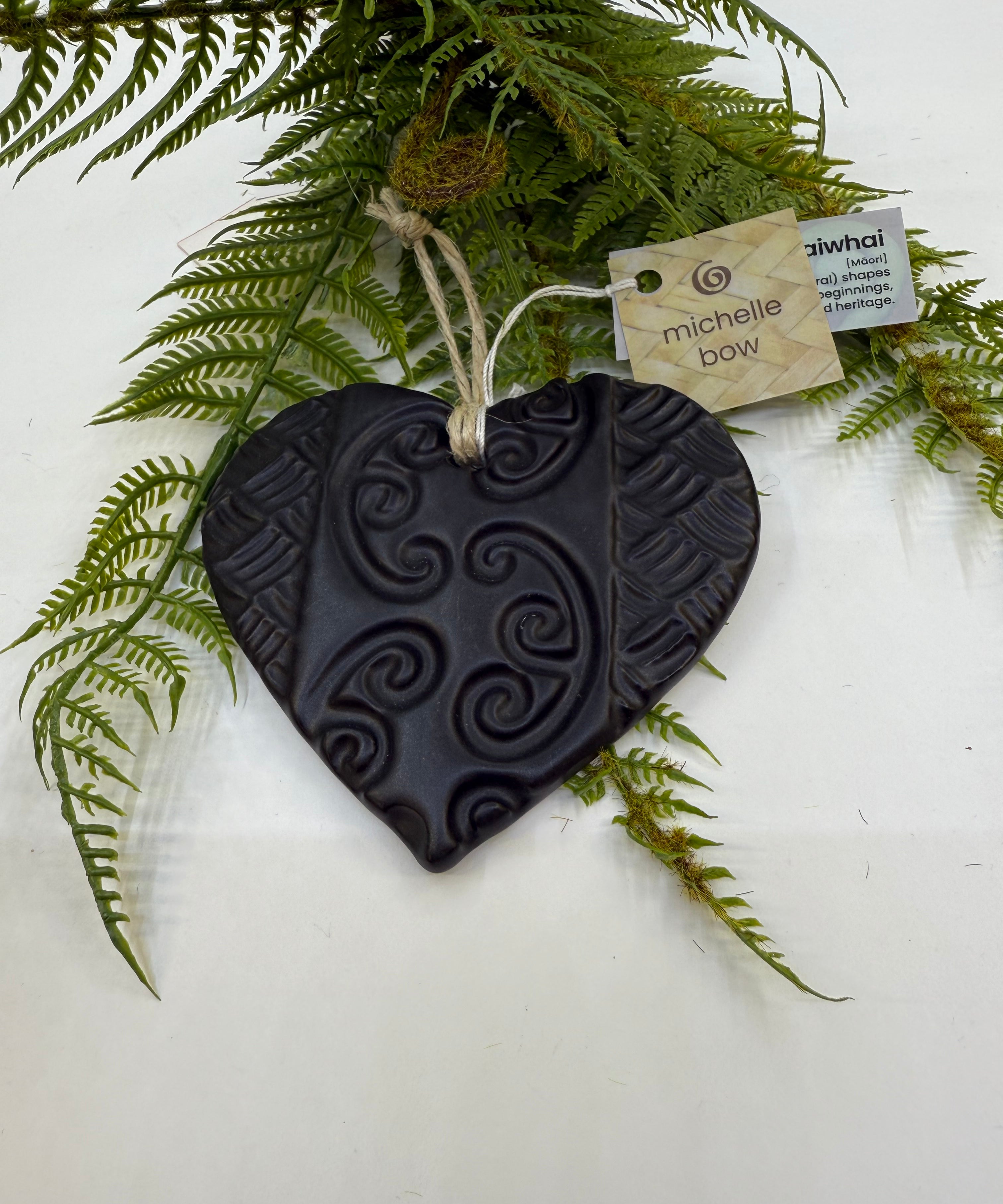 Ceramic Kōwhaiwhai Swing Heart Decoration