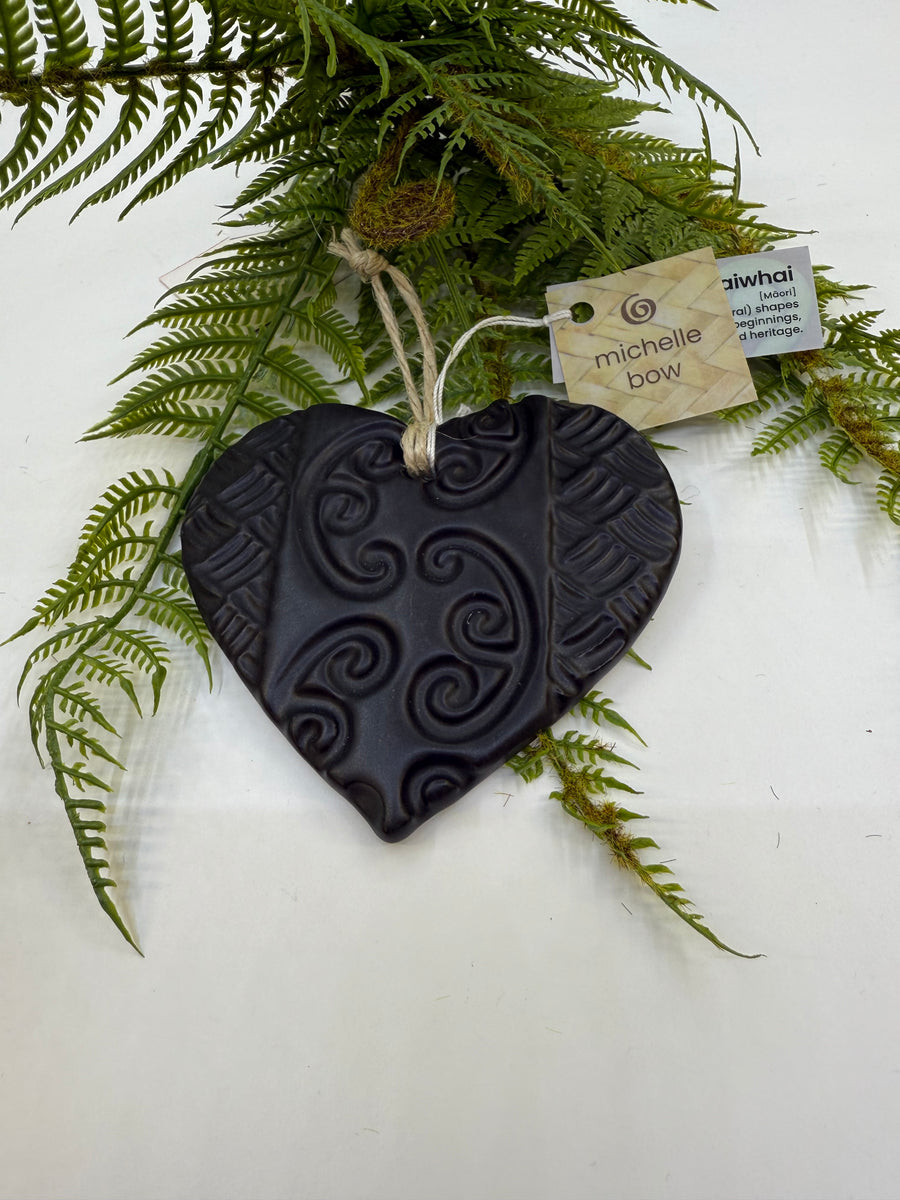 Ceramic Kōwhaiwhai Swing Heart Decoration