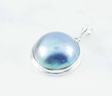 Mabe Pearl Black/Blue 22mm Pendant