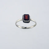 Ring Garnet 8x5mm rectangle faceted