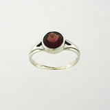 Ring Garnet 9mm Faceted round