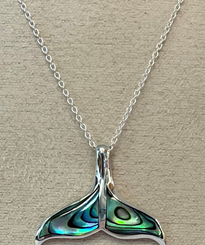 Pāua Pendant Whale Tail