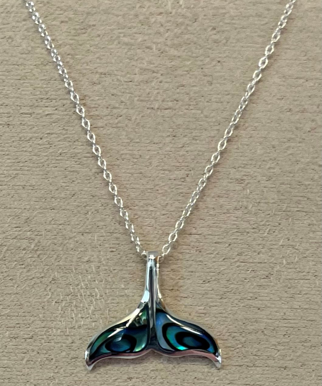 Pāua Pendant Whale Tail