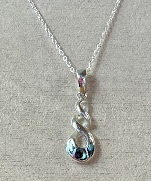 Pāua Pendant Triple Twist